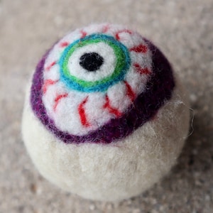 Lila Monster Auge Ball gefilzte Wolle Trockner Ball Spielzeug, Halloween Dekor, Eco Trockner Ball Set, natürliche Wäsche