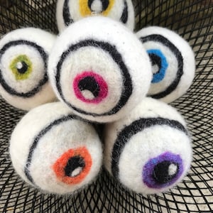 Regenbogen gefilzte Wolle Augapfel, Eco Trockner Ball, Halloween Dekoration, gruselige Dekoration, Trockner Ball Set