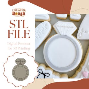 Peut inclure: Un emporte-pièce blanc en forme d'anneau avec un diamant sur le dessus. L'emporte-pièce est sur un fond blanc. Le texte "STL FILE" est dans le coin supérieur gauche de l'image. Le texte "Digital Product for 3D Printing" est sous le texte "STL FILE".