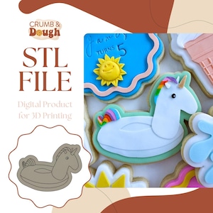Puede incluir: Imagen de una galleta decorada con un diseño de flotador de unicornio. La galleta es blanca con una melena y cola de arcoíris. La imagen también incluye una galleta azul con un sol y el texto "James turns 5". La imagen también incluye el texto "STL FILE Digital Product for 3D Printing".