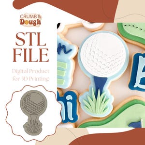 Op de afbeelding: Golf-thema koekjes versierd met blauw, groen en wit glazuur. De koekjes bevatten een golfbal op een tee, een green en letters. De afbeelding bevat ook de tekst "STL FILE" en "Digital Product for 3D Printing".