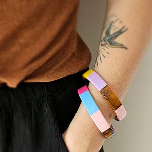 Multicolored resin bangle bracelet