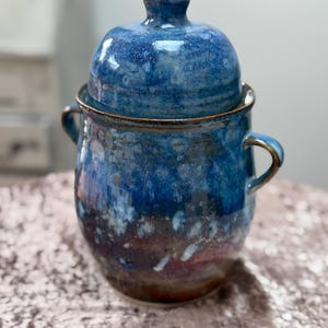 Grande barattolo in ceramica fatto a mano con coperchio e fessura per cucchiaio, contenitore per lievito madre