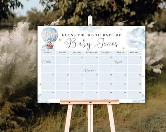 Op de afbeelding: Een blauw en wit baby shower-spel met een luchtballon en wolken. Het spel vraagt ​​gasten om de geboortedatum van de baby te raden. De tekst luidt "Raad de geboortedatum van Baby Jones".