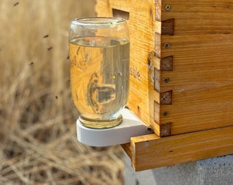 External Honey Bee Feeder