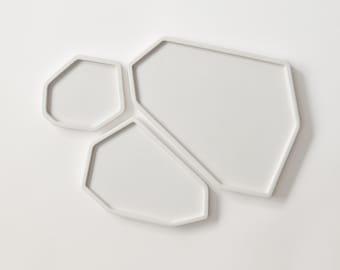 Betongbricka – Picasso – handgjord minimalistisk inredning – vit modern heminredningsaccessoar