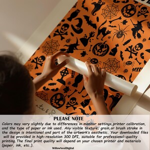 Puede incluir: Un p&oacute;ster de color naranja brillante con un patr&oacute;n negro repetitivo de iconos de Halloween que incluyen calabazas, calaveras, ara&ntilde;as, telara&ntilde;as, murci&eacute;lagos, fantasmas y brujas. El texto "ats & Sp" es parcialmente visible abajo.