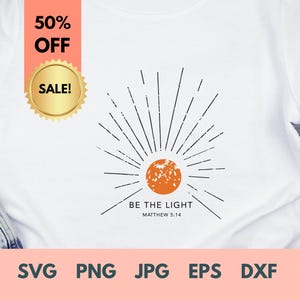 Sé la luz Mateo 5 14 Versículo bíblico vintage Sunburst Camiseta cristiana celestial SVG PNG, Camisa bohemia, Camisa solar, Regalo inspirador, Archivo de corte