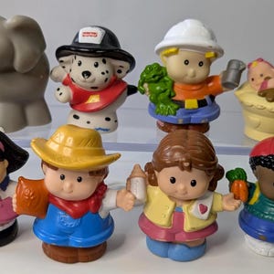 Vintage 2000 Fisher-Price Little People - Figurines - lot of 8 - elephant - baby - dalmatian firefighter dog