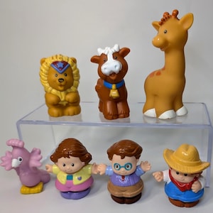 Vintage - Fisher-Price Little People - set of 7 - Lion - cow - giraffe - peacock