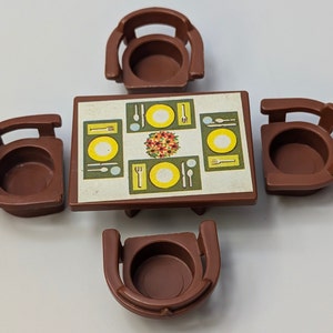 Vintage - Fisher-Price Little People - table with hot-dogs and 4 chairs