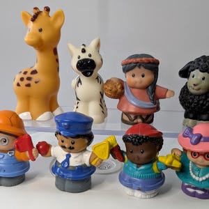 Vintage 2000 - Fisher-Price Little People - Lot of 8 Figurines
