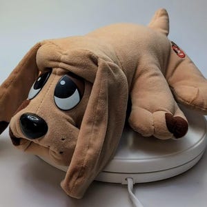 Vintage - &#39;90&#39;s Pound Puppies - Beige / tan dog - measures 13&#39;&#39;long