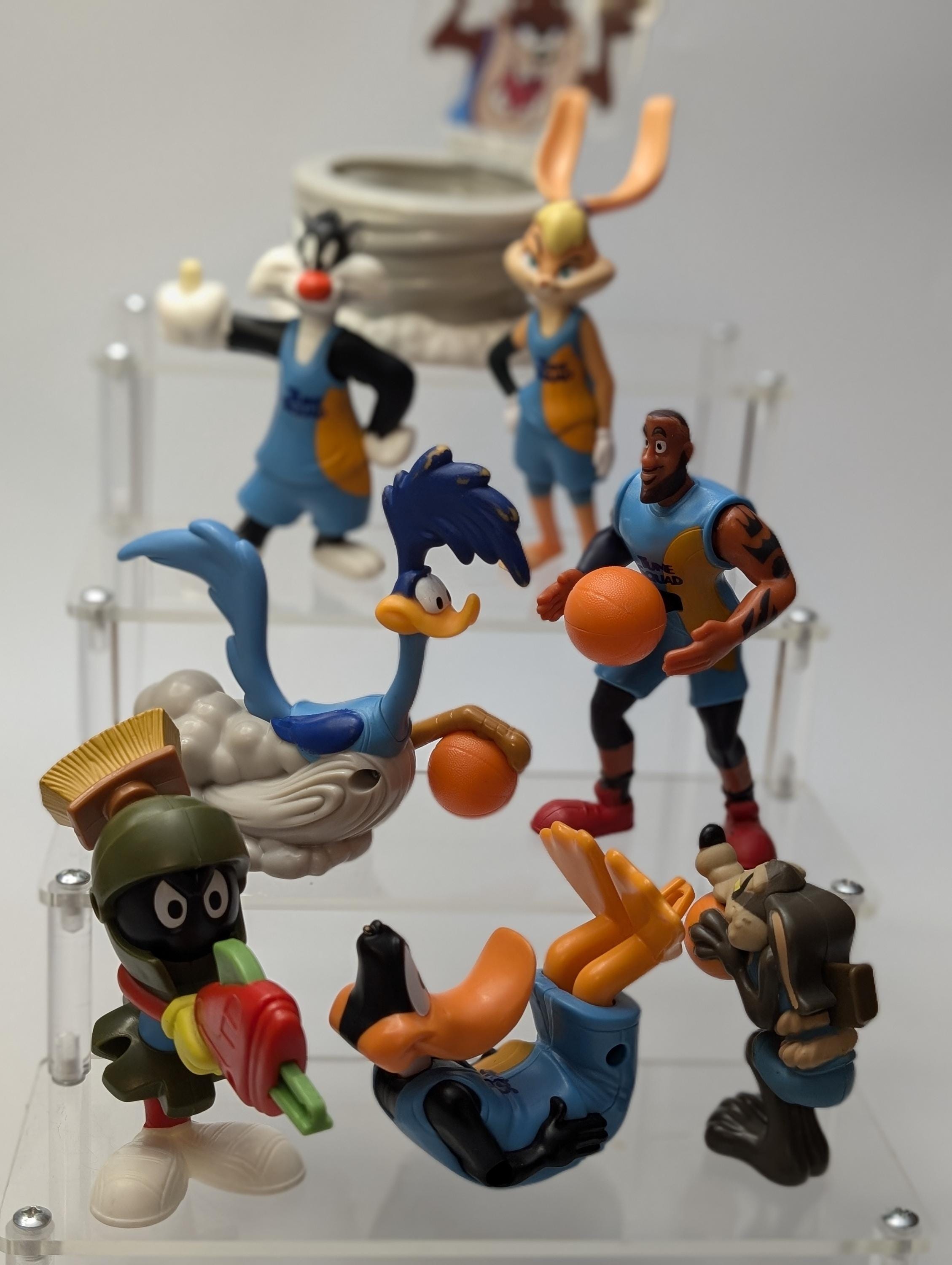 Tune Squad Juguetes De Space Jam En Mcdonald's Pato Lucas