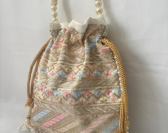 Bolsita Potli de seda bordada, asa de perlas, recuerdo de boda indio