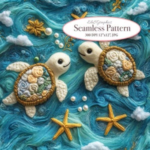 Puede incluir: Patrón sin costuras con dos tortugas marinas blancas con bordados florales en sus caparazones, nadando en un fondo de agua azul y verde con perlas blancas y estrellas de mar.