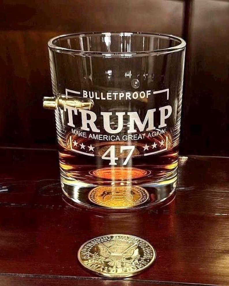 trump, tromp memorabilia coin, trump whiskey glass, whiskey glass, Christmas gift , maga, cocktail glass, challenge Coin, bullet glasses, trump whiskey glass”, “engraved trump tumbler”, “make america great again mug”, “bulletproof trump rocks”, “presidential gift 47”.whiskey Rocks, maga, Trump bullet Glasses