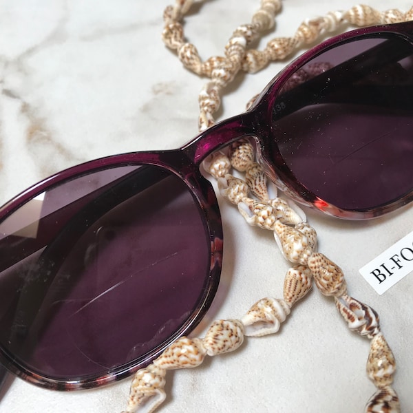 Hit The Beach with Deep Magenta BIFOCAL Readers for the Sun