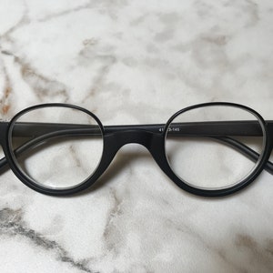 Matte Jet Black Round Reading Glasses: Lightweight Spring Hinge