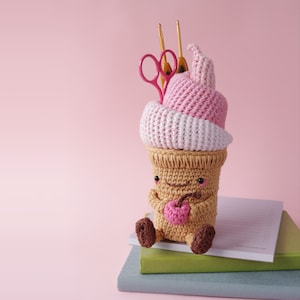 Carlotta Hakenhalter - PDF eBook - Irene Strange Häkelanleitung - süße Amigurumi Gelato Eistüte