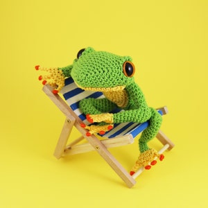 Ernest The Frog PDF amigurumi crochet pattern image 1