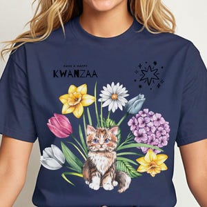 Haben Sie ein glückliches Kwanzaa, niedliche Katzen-schöne Blumen, niedliche Katze, Retro Blumenkatze, Kokette Katze, Sublimation, Katzenliebhaber-Hemd, Blumenkokette-T-Stück