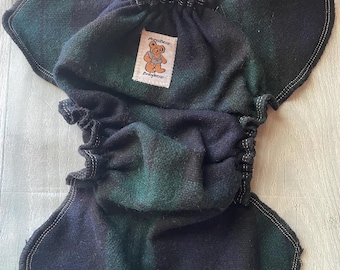 MamaBear wollen luierhoes pasgeboren/preemie, AIO, AI2 - marineblauwe en bosschoolruit
