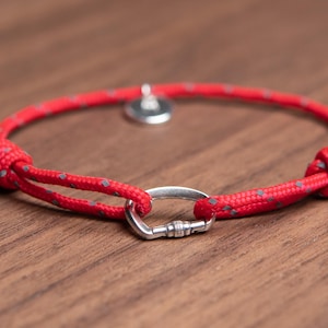 Namnbokstavsklättringsarmband - Justerbart 2 mm Paracord, Karbinhake i sterlingsilver och initialberlock, Klättringsarmband för män och kvinnor, Gåva