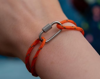 Unisex Carabiner Bracelet - Adjustable 2mm Paracord, Stainless Steel Screw Carabiner, Adventure Bracelet for Men & Women, Climbing Gift