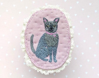 British Shorthair cat brooch. I love my cat, hand embroidered textile cat jewelry. Cat embroidery. Gray cat pin. Unique british cat pin.