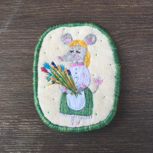 Brooch Country Mouse. Unique Statement jewellery. Brooch with mouse. Funny brooch. Hand embroidered pin, brooch, patch.