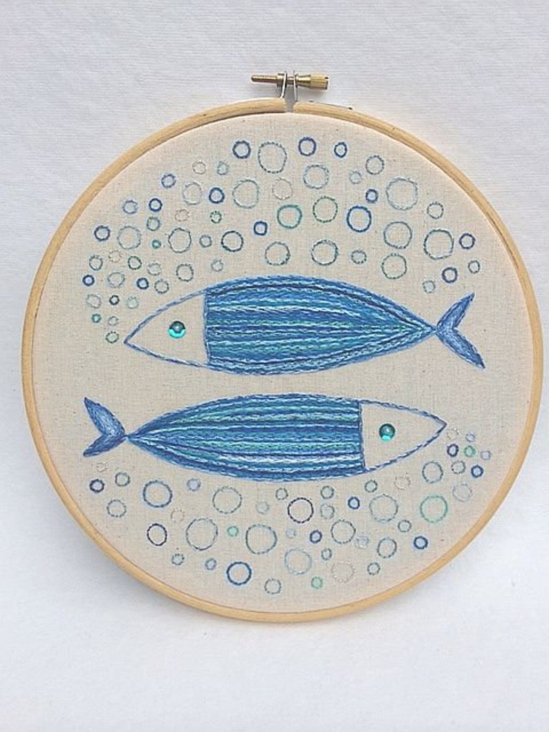 Stickdatei Fisch. Pisces oder Double Bubbles. PDF-Schnittmuster. DIY Stickanleitung. Handstickerei Design. Stickerei Sternzeichen Fische. image 2