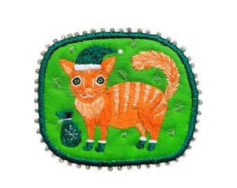 Ginger tiger cat Brooch. Hand embroidered textile cat jewelry. Brooch with cat. Christmas Cat brooch. Pin with cat.