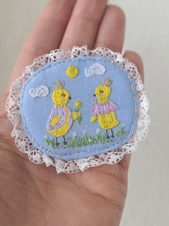 embroidery chicken brooch