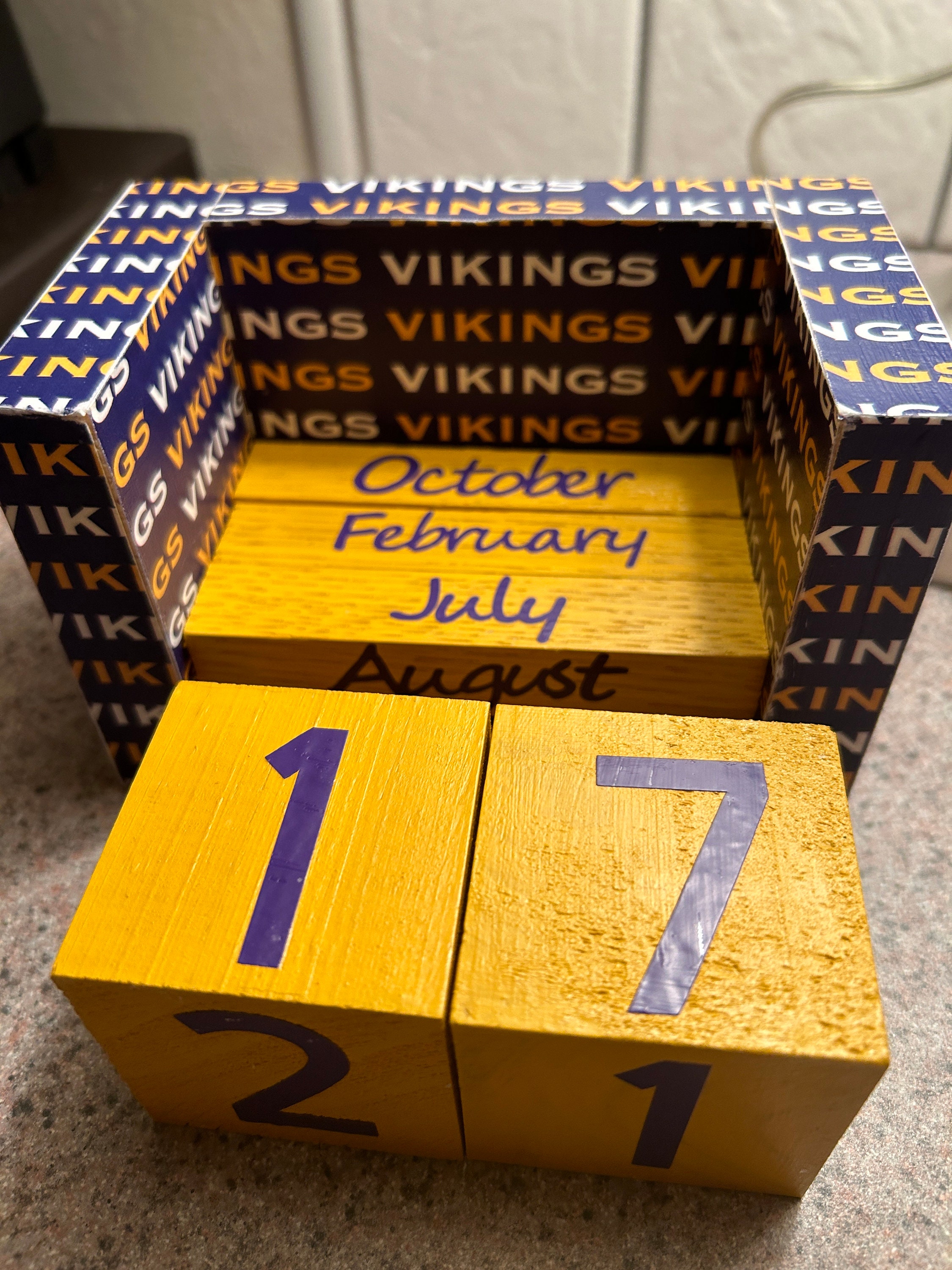 Minnesota Vikings Perpetual Wooden Block Desk Calendar Decoupaged Wood