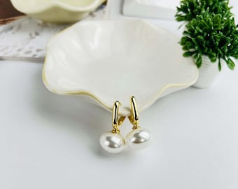 Boucles d'oreilles or et perle élégantes | Perles intemporelles | Boucles d'oreilles florales dorées classiques | Boucles d'oreilles fines perles et fleurs