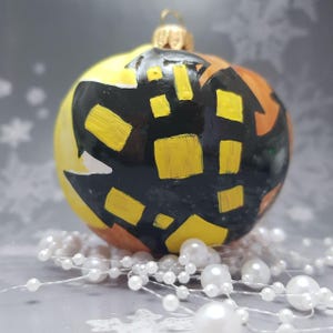 A charming  Christmas Hand-painted glass  ball, glass Halloween ornament