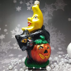 Handcrafted from high-quality  Halloween glass christmas ornament collectible