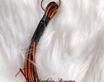 RL1/03 SM Schlagwerk Peitsche Mini Flogger * 23 cm * hellbraun Echt - Rindsleder * für unterwegs & Handtasche * Fetish * Schmerz * Kink