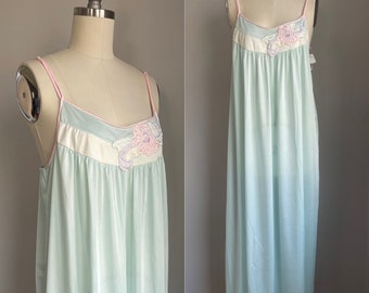 vintage 1980’s Deadstock Applique Floral Lorraine Nightgown Size Medium