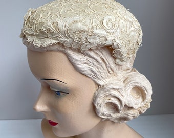 Vintage 1950’s Ivory Cream Lace Juliette Cap Hat