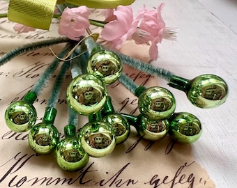Décorations vintage boule verte en verre au mercure sur cure-pipe - Petites décorations japonaises pour travaux manuels