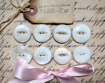 Lot de 8 boutons oversize à coudre en nacre sculptée vintage
