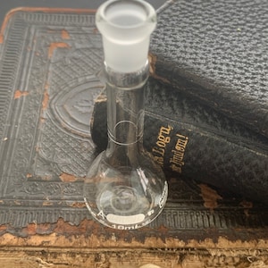 Vintage Chemistry Flask, Pyrex 10ML Volumetric Glass Science Lab Beaker