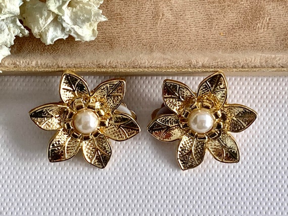 Vintage Gold Flower Clip On Earrings, Gold Plated… - image 5