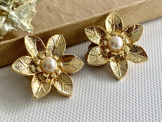 Vintage Gold Flower Clip On Earrings, Gold Plated… - image 2