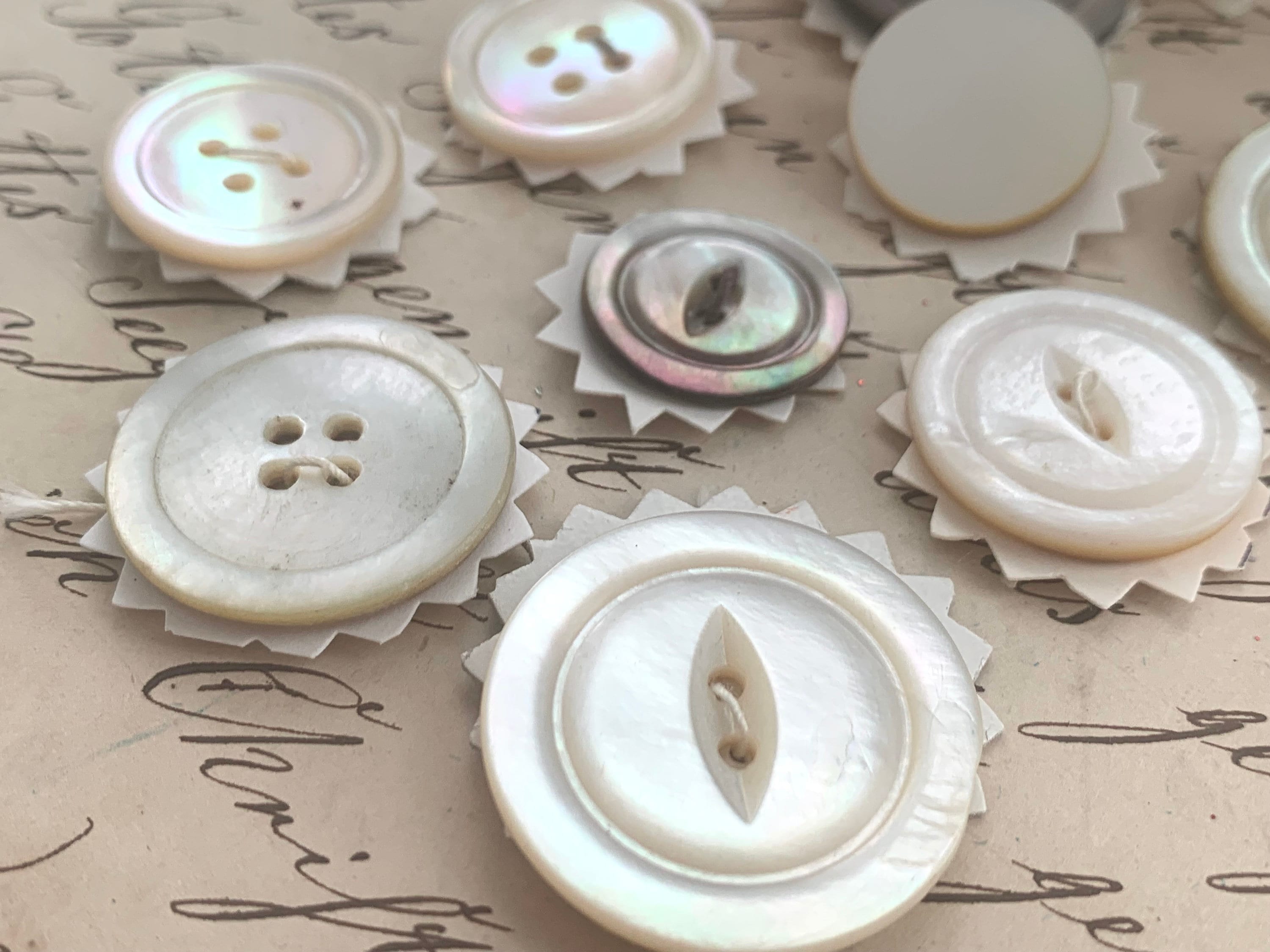 Lot De 12 Boutons En Nacre Véritable – Diamètre 22 Mm, Qualité Supérieure – Occasion