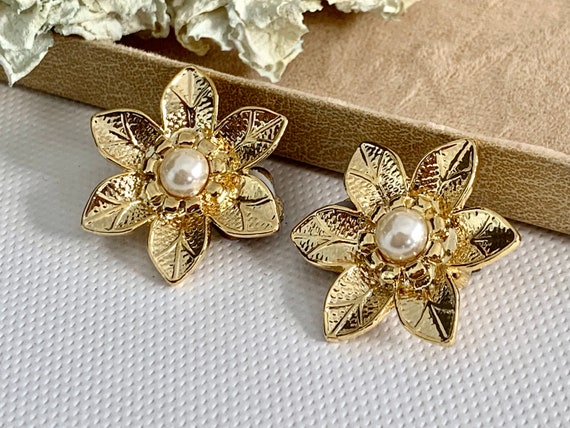 Vintage Gold Flower Clip On Earrings, Gold Plated… - image 8