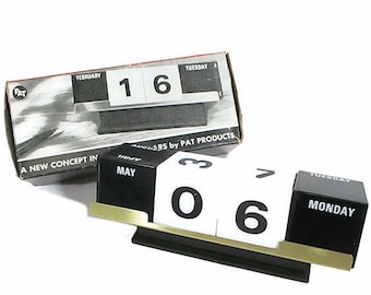 Vintage Cube Block Perpetual Calendar PAT Products Original Box Black White Plastic Number Day Month MCM Desk Accessory USA Free Shipping