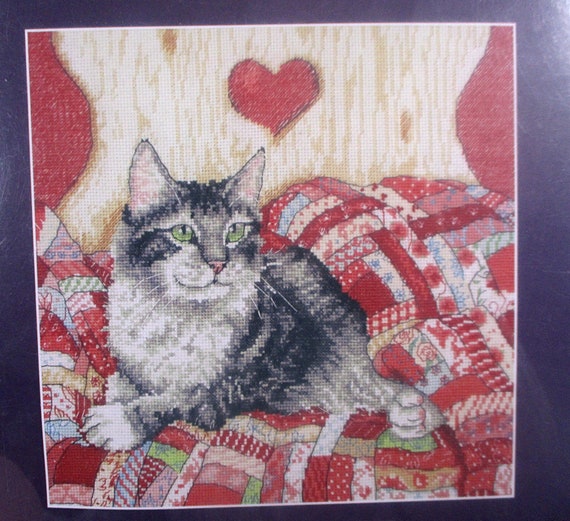 BEAUTIFUL GREY TABBY CAT & PATCHWORK QUILT CROSS STITCH KIT by